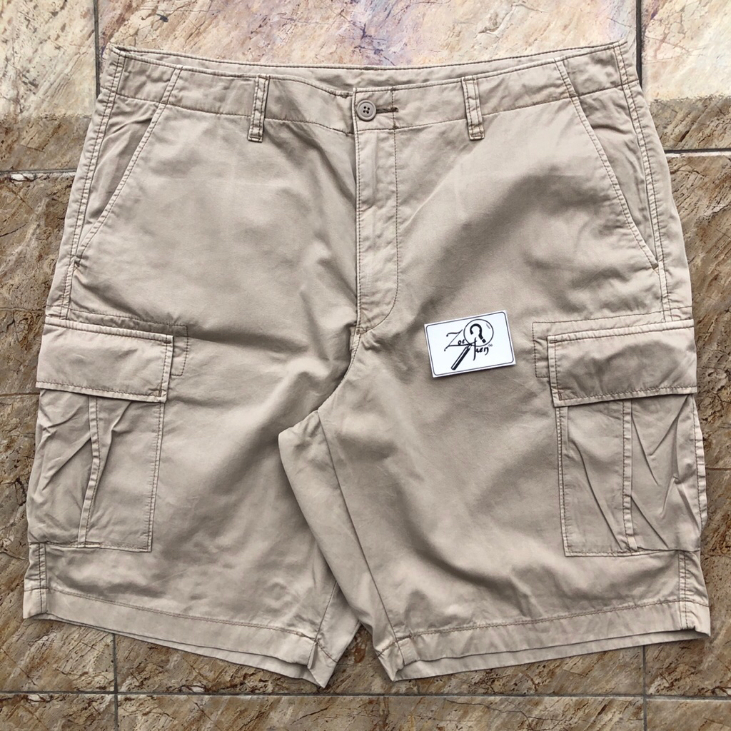 CELANA PENDEK CHINO CARGO UNIQLO CREAM
