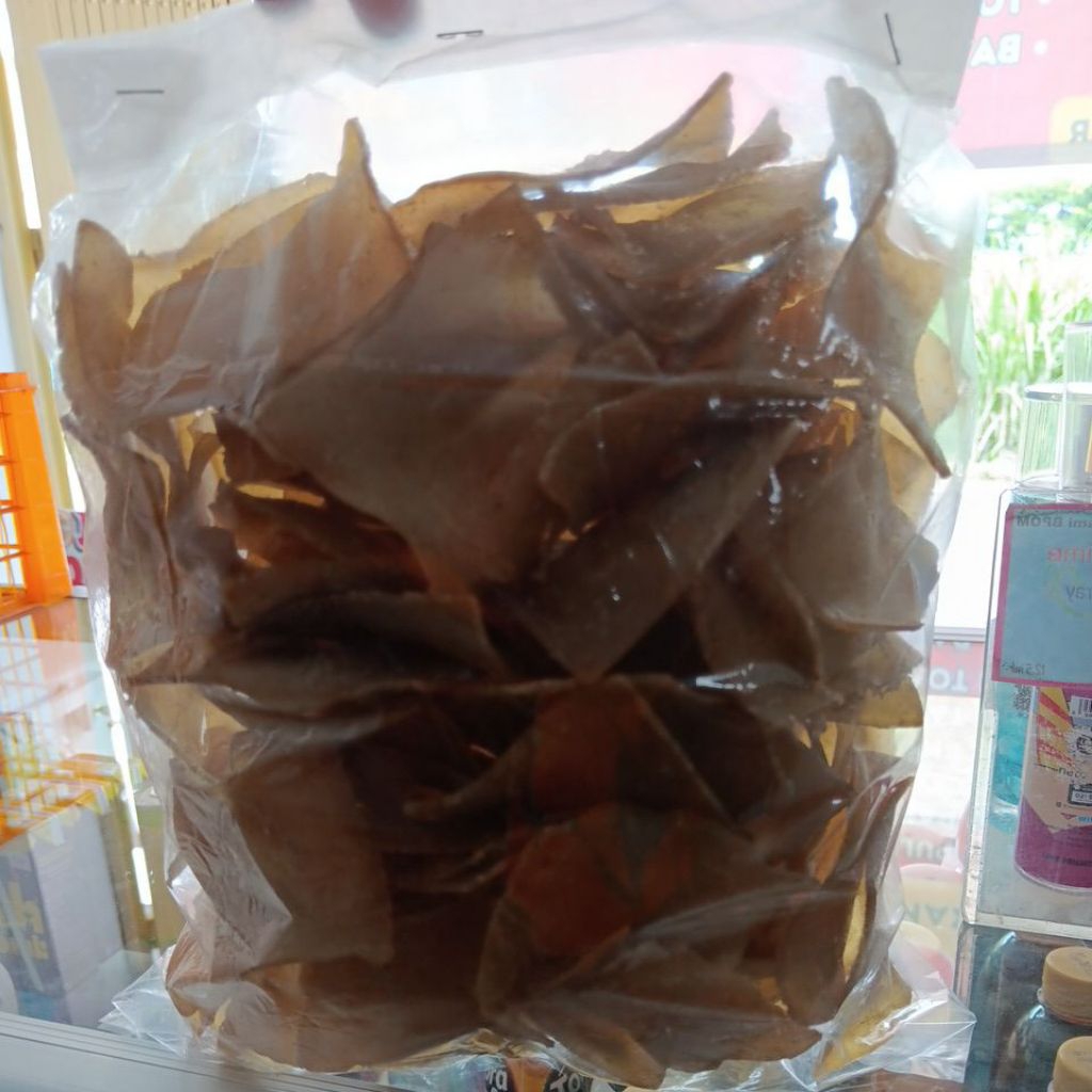kerupuk Bawang Krecek Mentah kemasan  1/2kg  Per pack.
