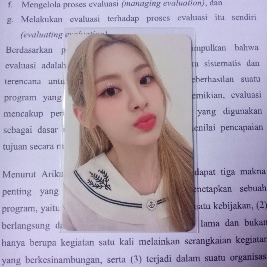 photocard seeun stayc