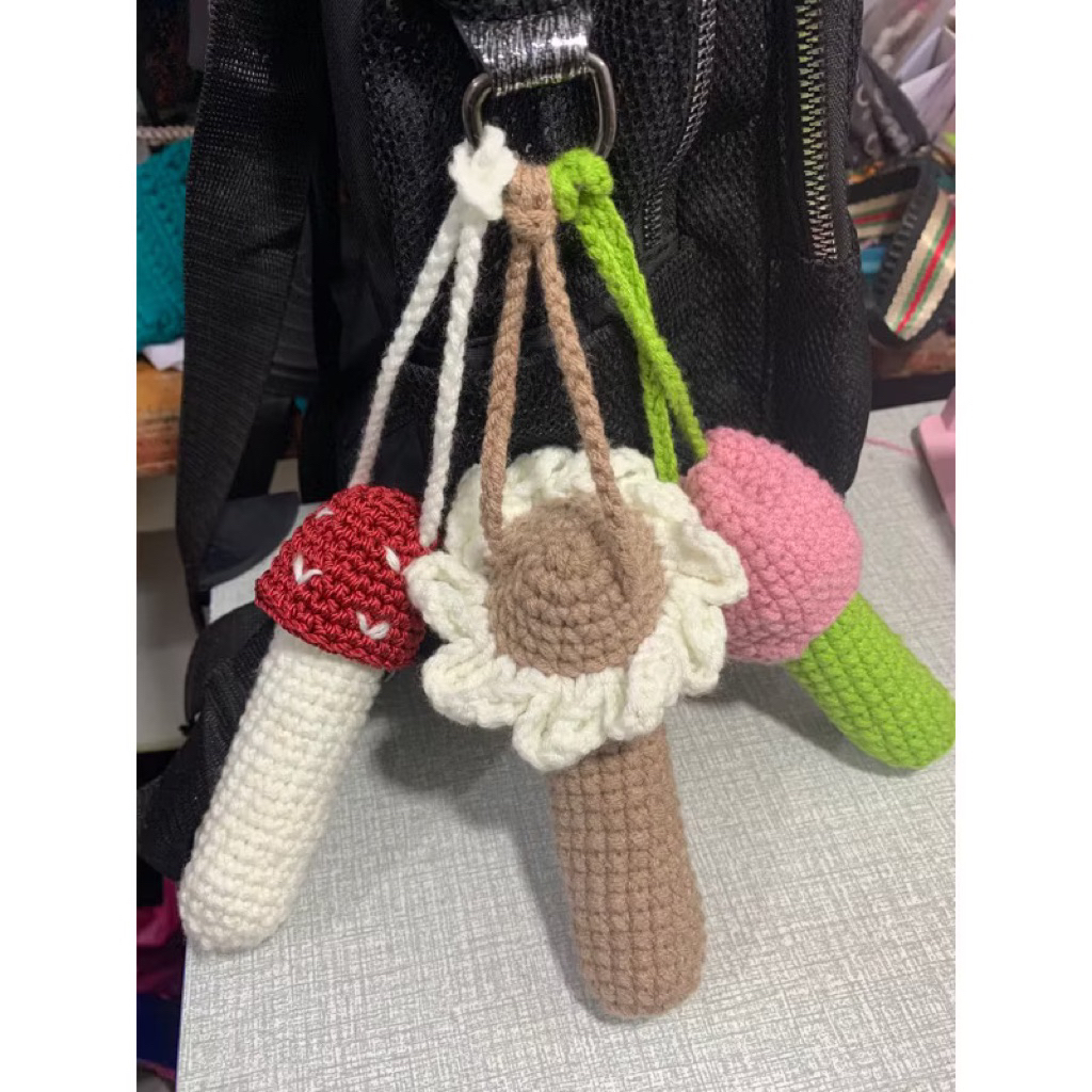 Lipbalm holder crochet // freshcare holder // bag charm