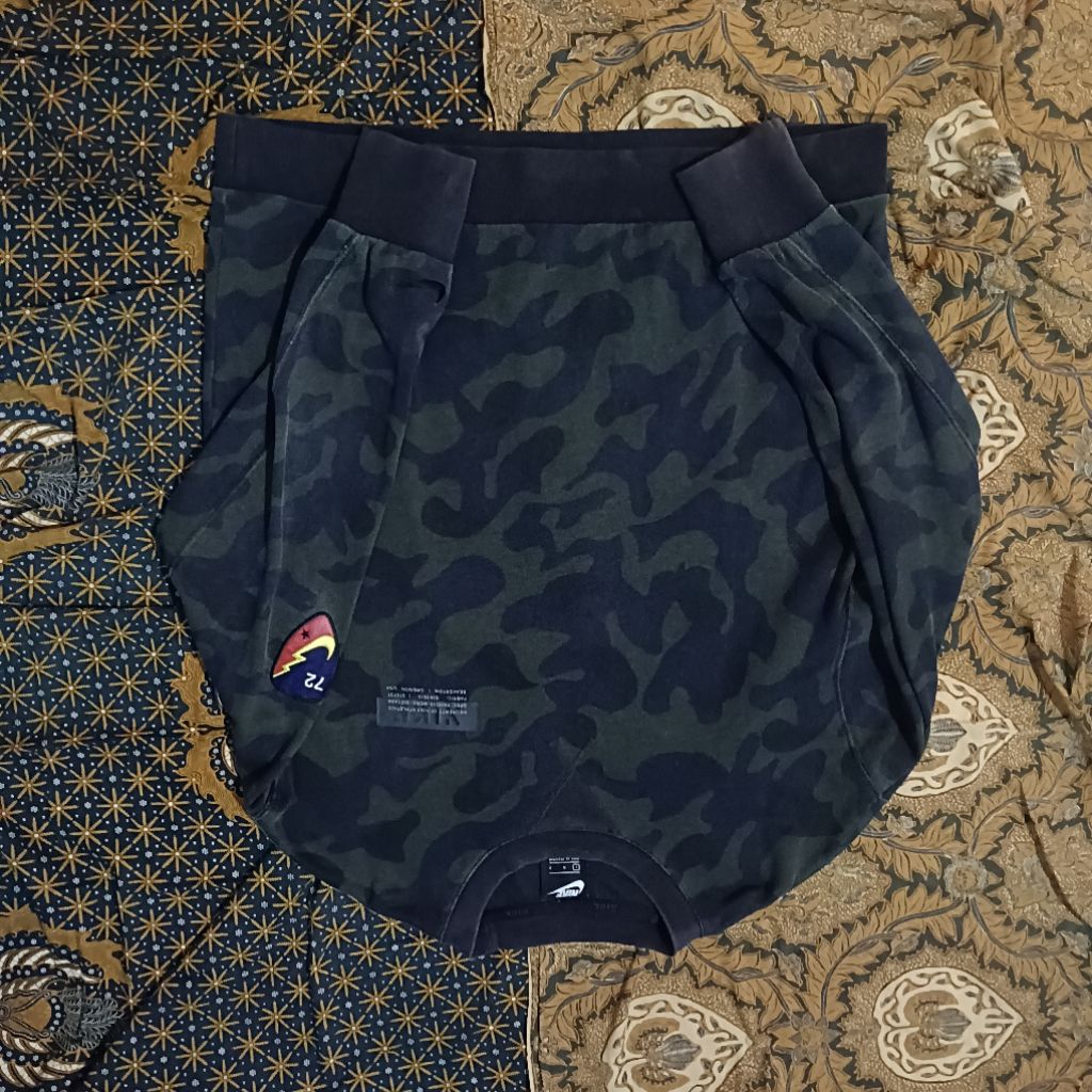 [CN] NIKE CAMO 72 VINTAGE CREWNECK