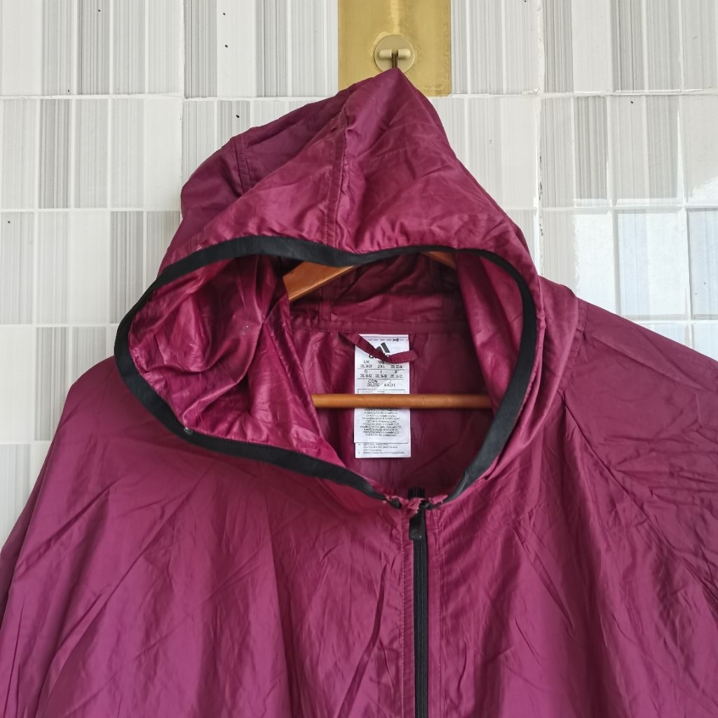 1206. HOODIE ZIIP NYLON WARNA MARON BOXY SIZE XL   PRELOVED