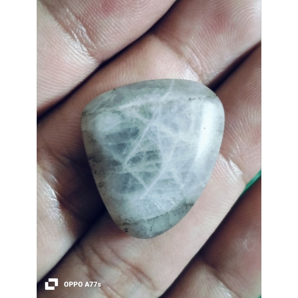 batu temuan kali seperti nya batu sapir jumbo