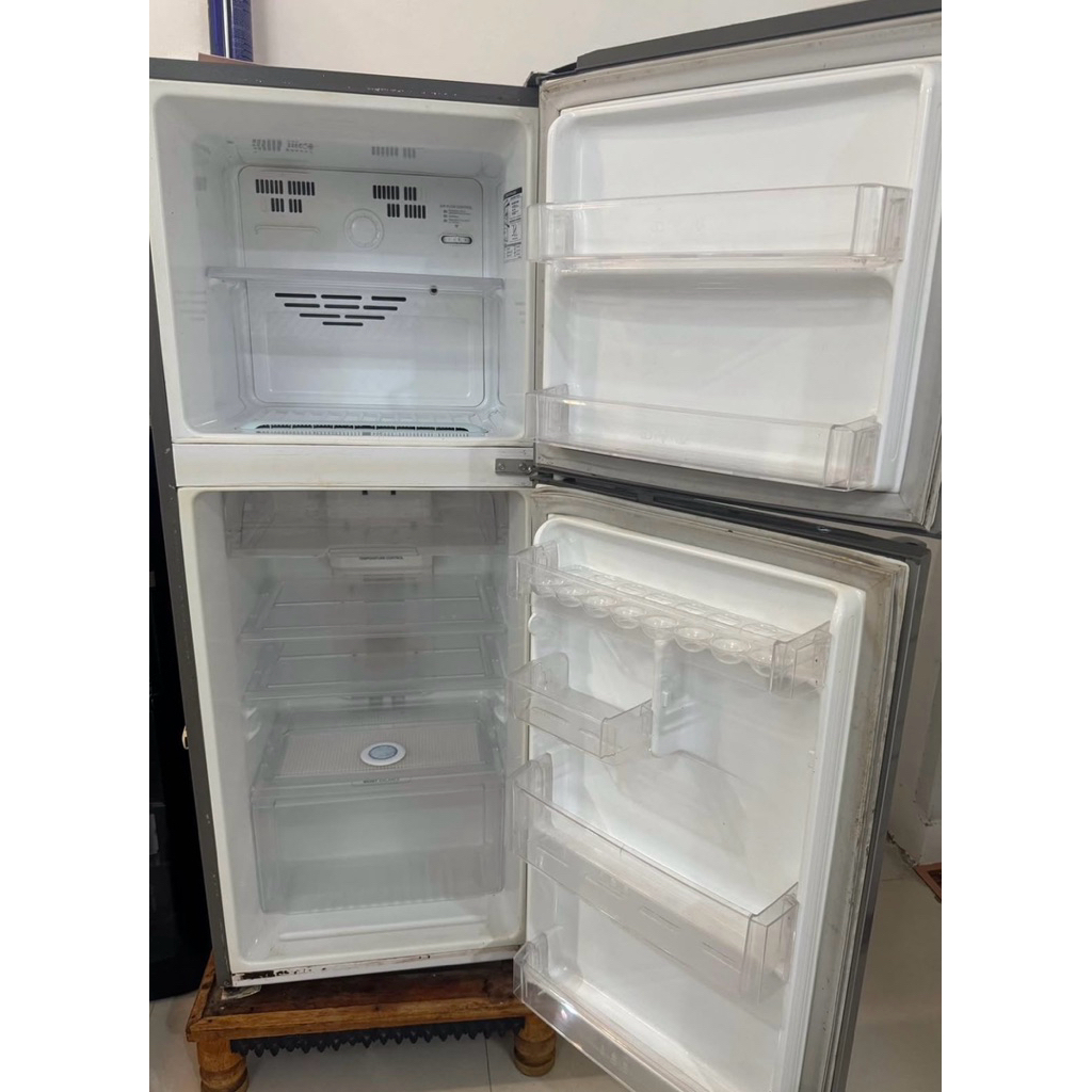 DIJUAL CEPAT  KULKAS LG 2 PINTU 1.5 JT 