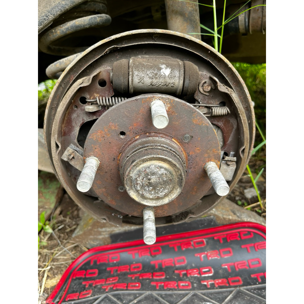 Komponen rem bagian kiri suzuki esteem