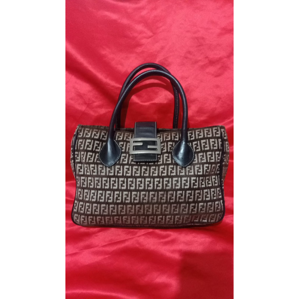 Tas jinjing Fendong Vintage made in italy Size 20*28cm Puring logo Fendi HW embosed Fendi Mix canvas