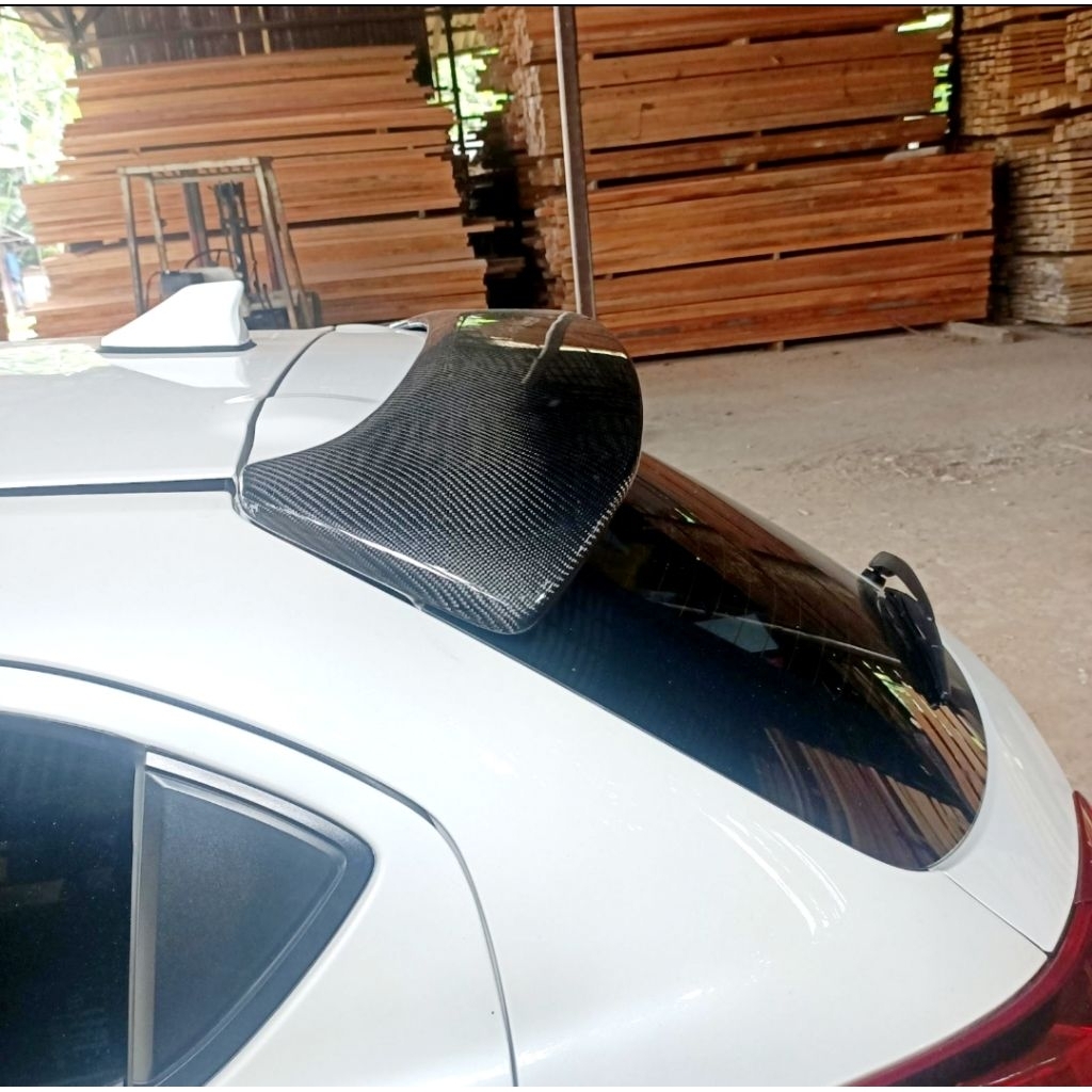 Spoiler Belakang Mobil Mazda 2 SkyActiv Carbon Kevlar