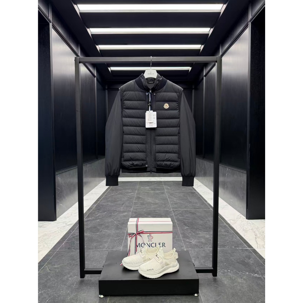 Moncler's new Verney men's 3-in-1 short down jacket with a detachable down vest.  Made of polyester 