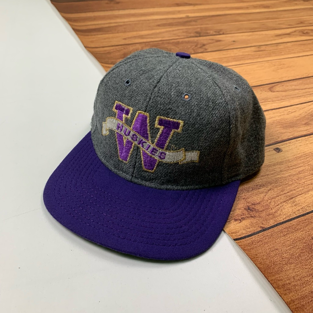 TOPI VINTAGE SNAPBACK WASHINGTON HUSKIES FOOTBALL