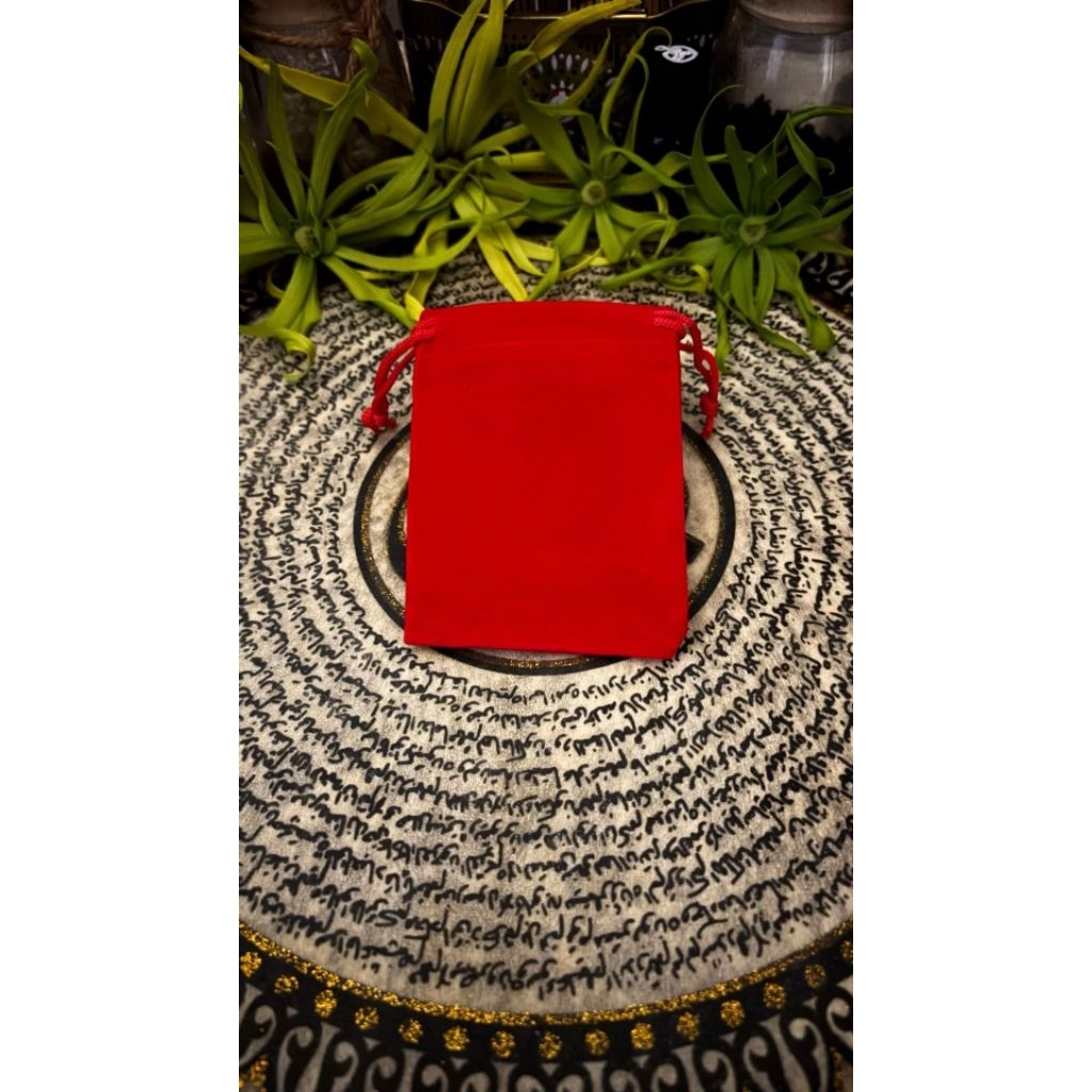 KAIN KANTONG MERAH