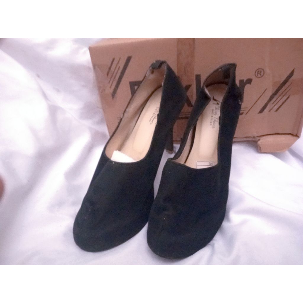 Preloved like new Sepatu High Heels Hitam