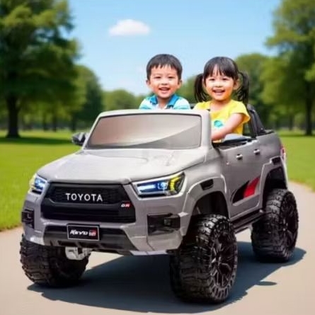 Mainan Mobil Aki Toyota hilux Lisenced Ban karet 12 Volt