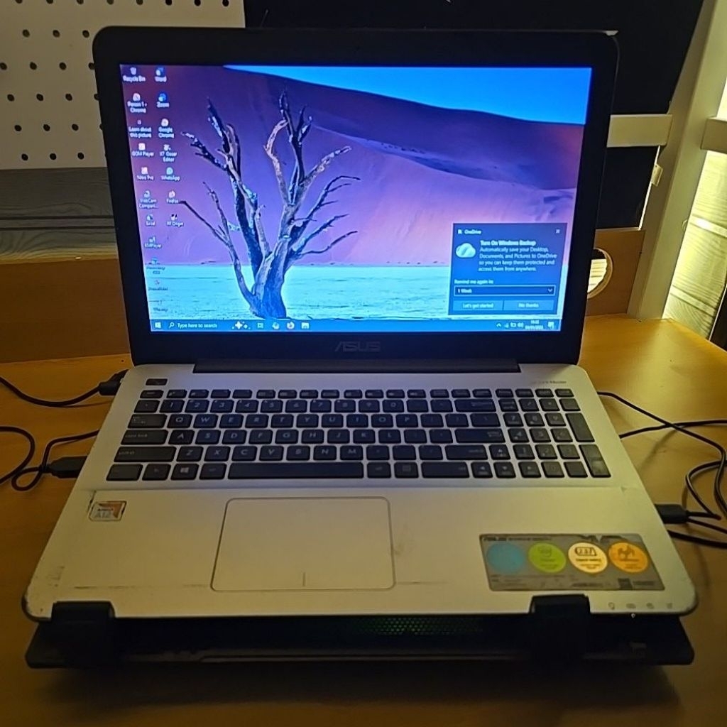 Laptop Asus Amd Radeon A12 ,Ram 8gb 256 ssd .. lcd shadow