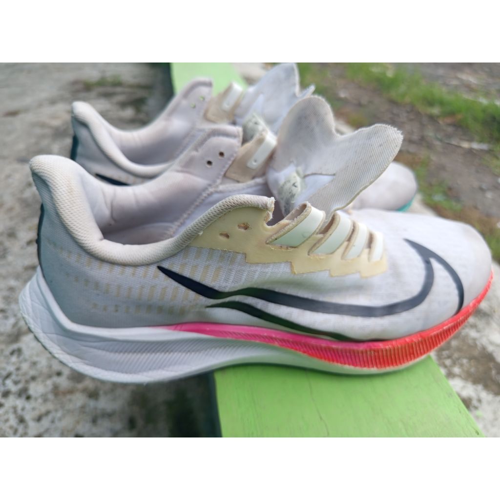 sepatu Nike zoom pegasus 37