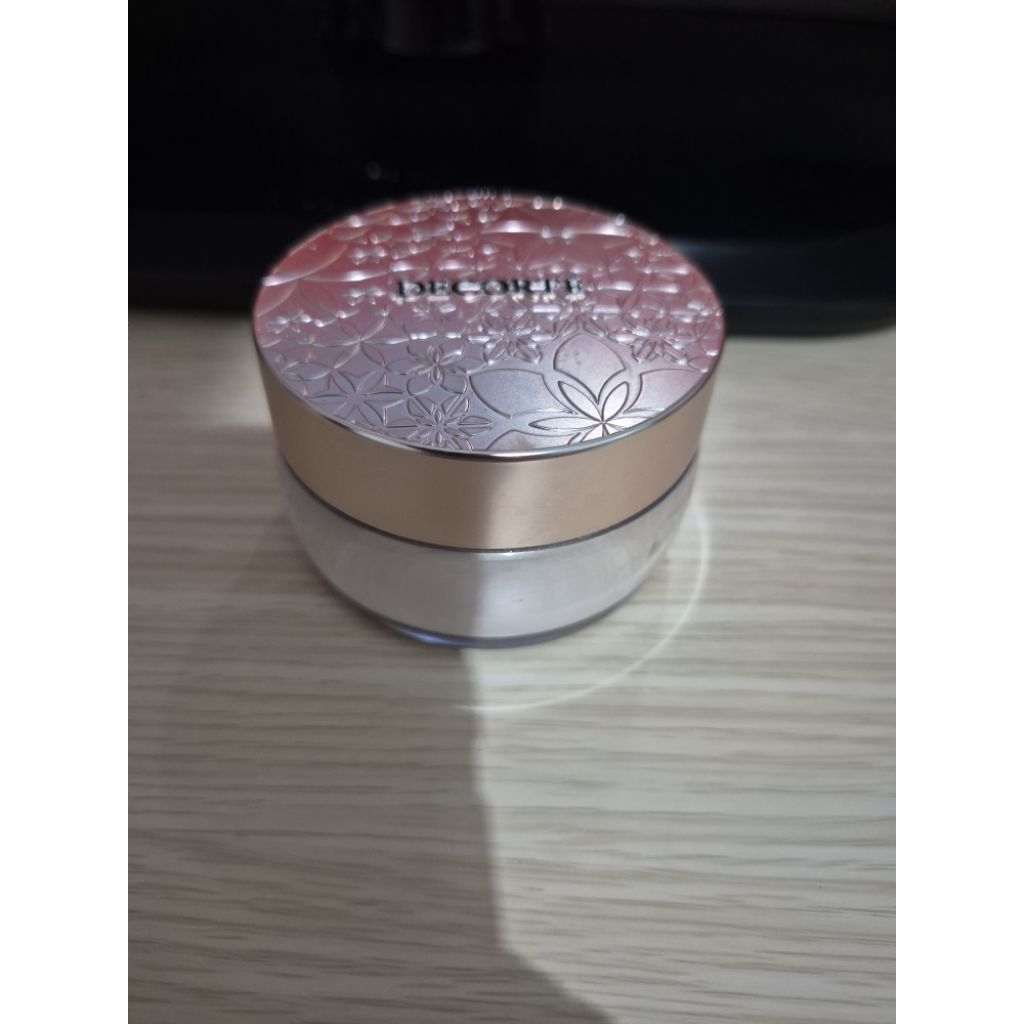 Decorte Loose Powder in 01 Translucent
