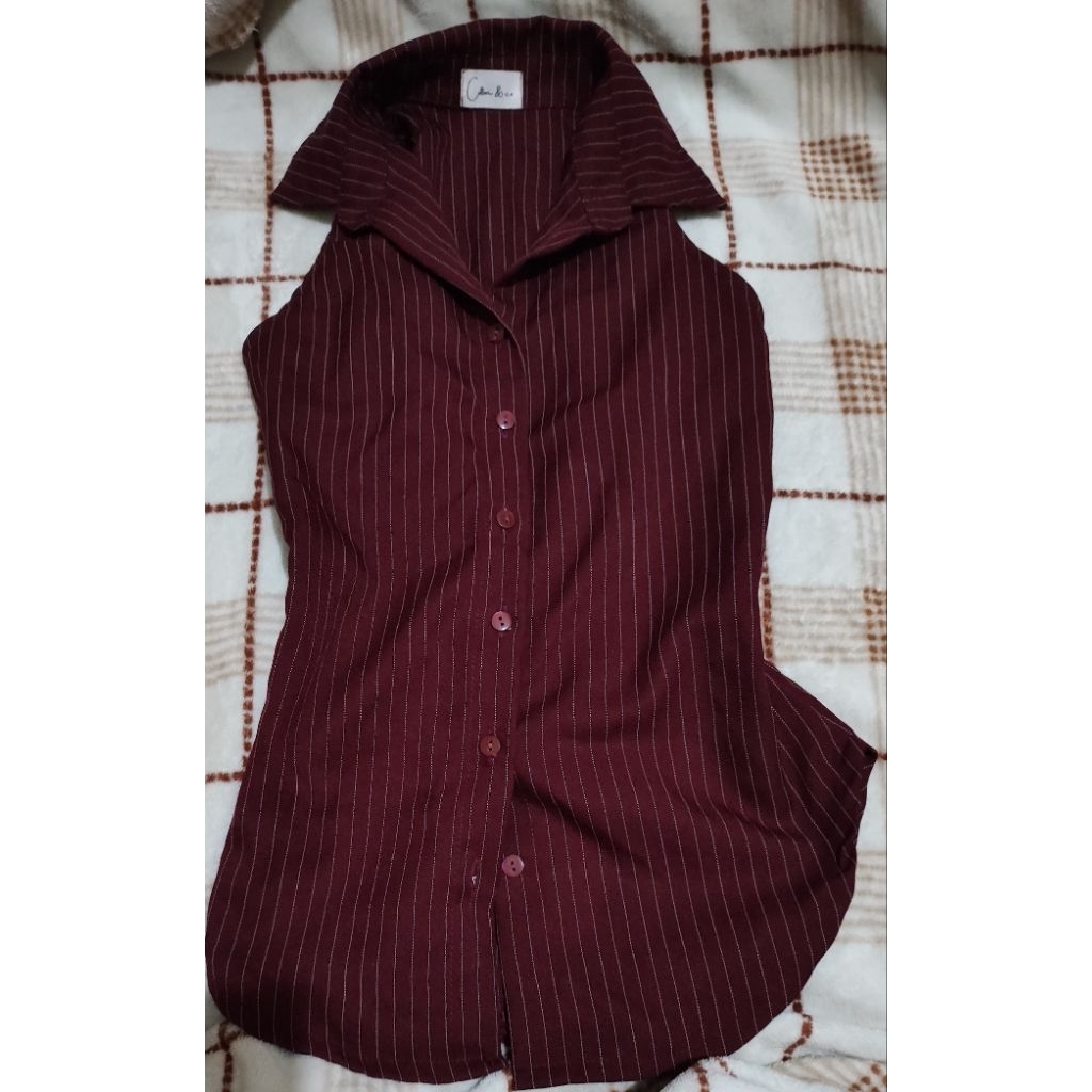 Button-up sleeveless blouse red