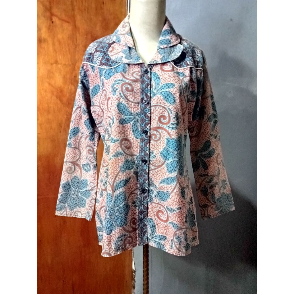 Baju batik wanita lengan panjang warna coklat muda