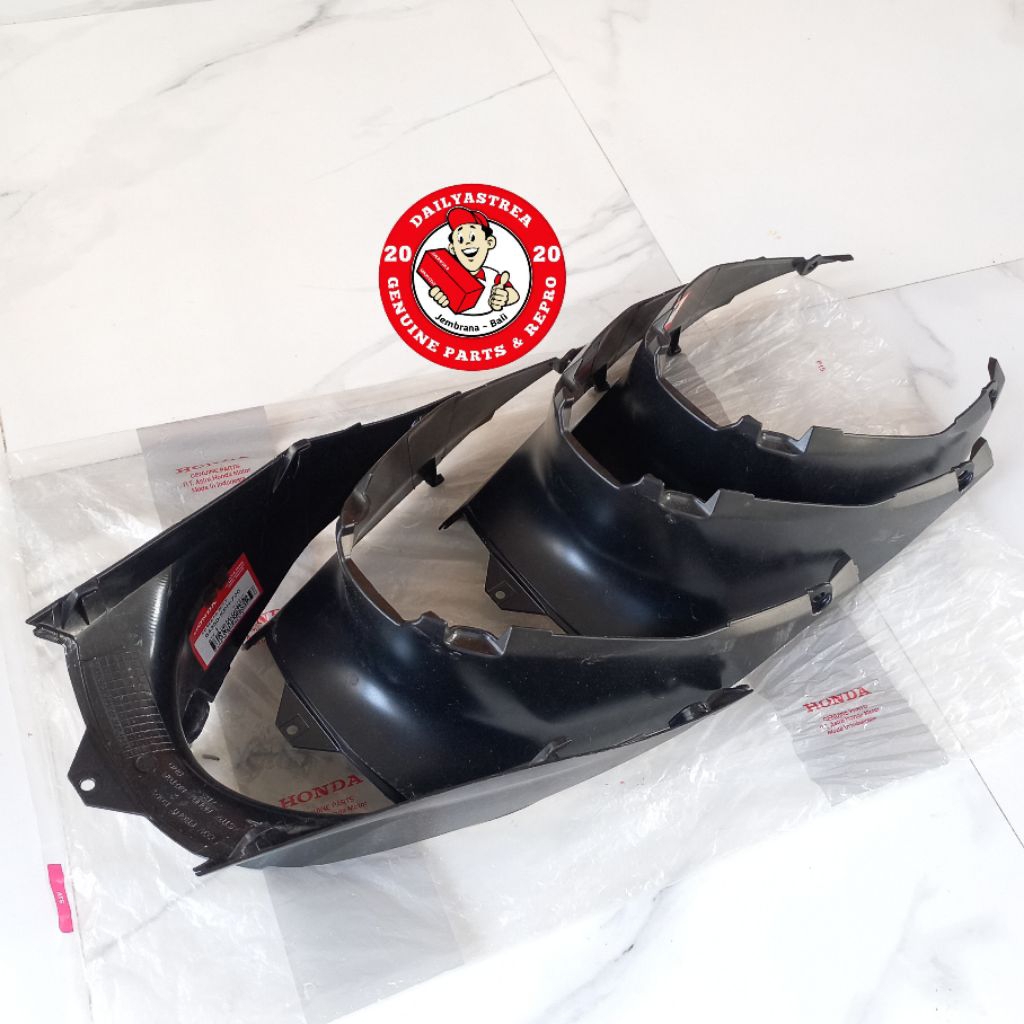 COVER TUTUP FR BODY JOK SADEL BAGASI BAWAH HONDA SUPRA X 125 OLD LAMA ORIGINAL ORI AHM 64350-KPH-700