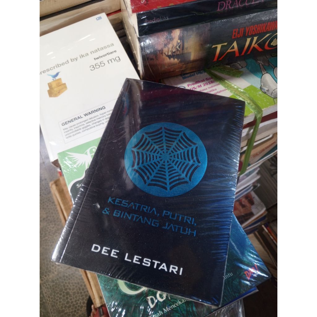 KESATRIA,PUTRI & BINTANG JATUH||DEE LESTARI