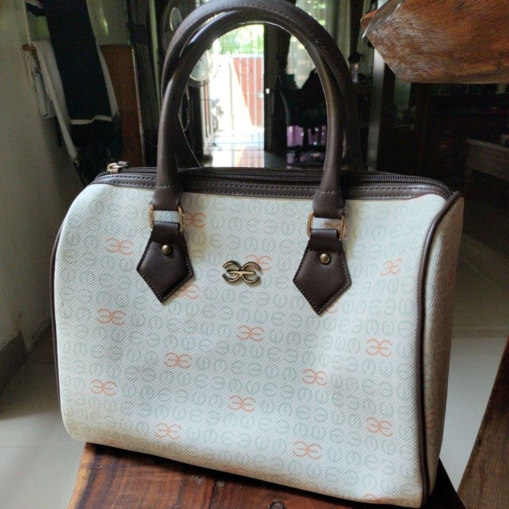 Tas tenteng model speedy brand Esquire. Lengkap tag di dalam. Like new. T20 P28