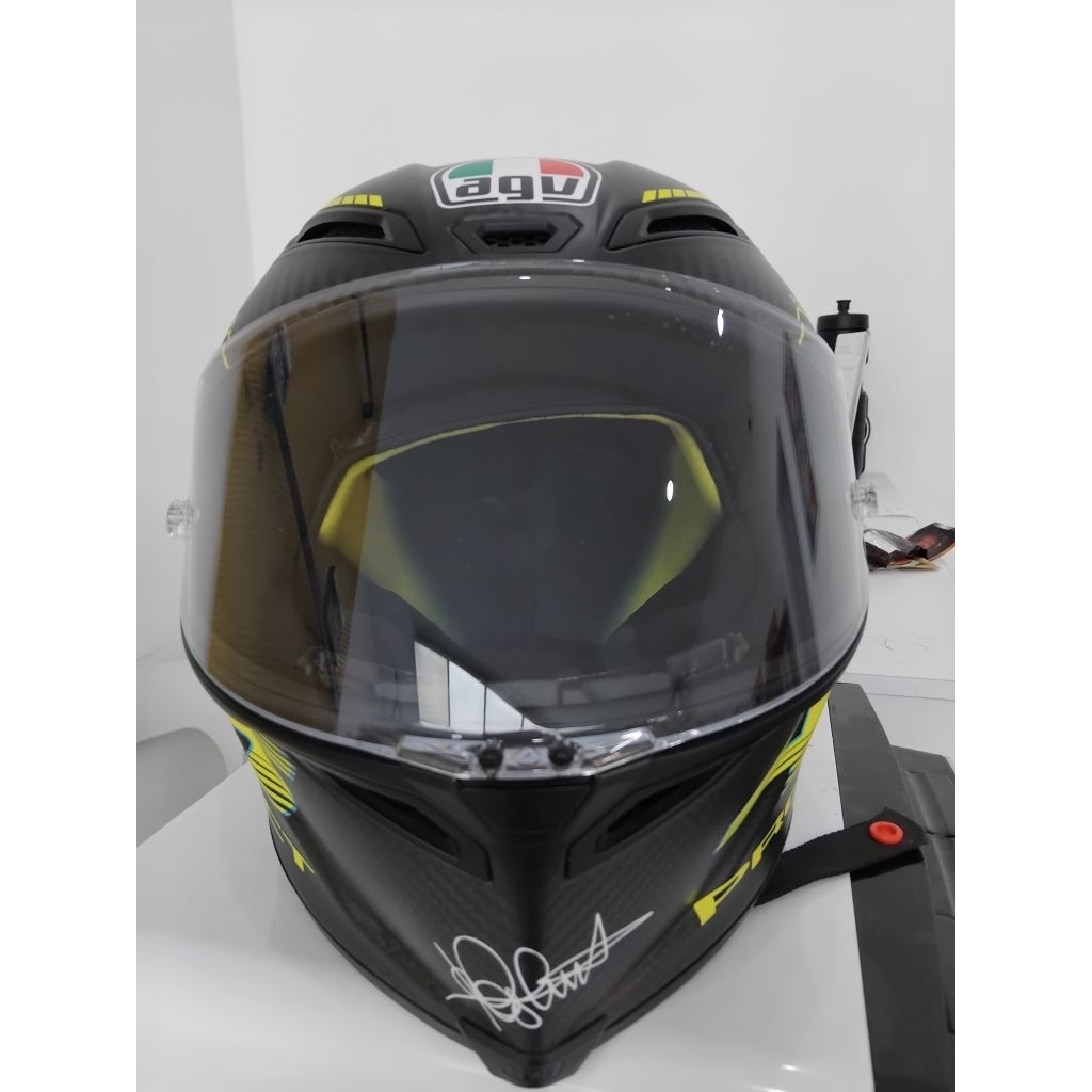 Helem AGV PISTA GP PROJECT 46 2.0 original
Size: L euro fit(60-61 cm)
Kelengkapan: unit dan tas kain