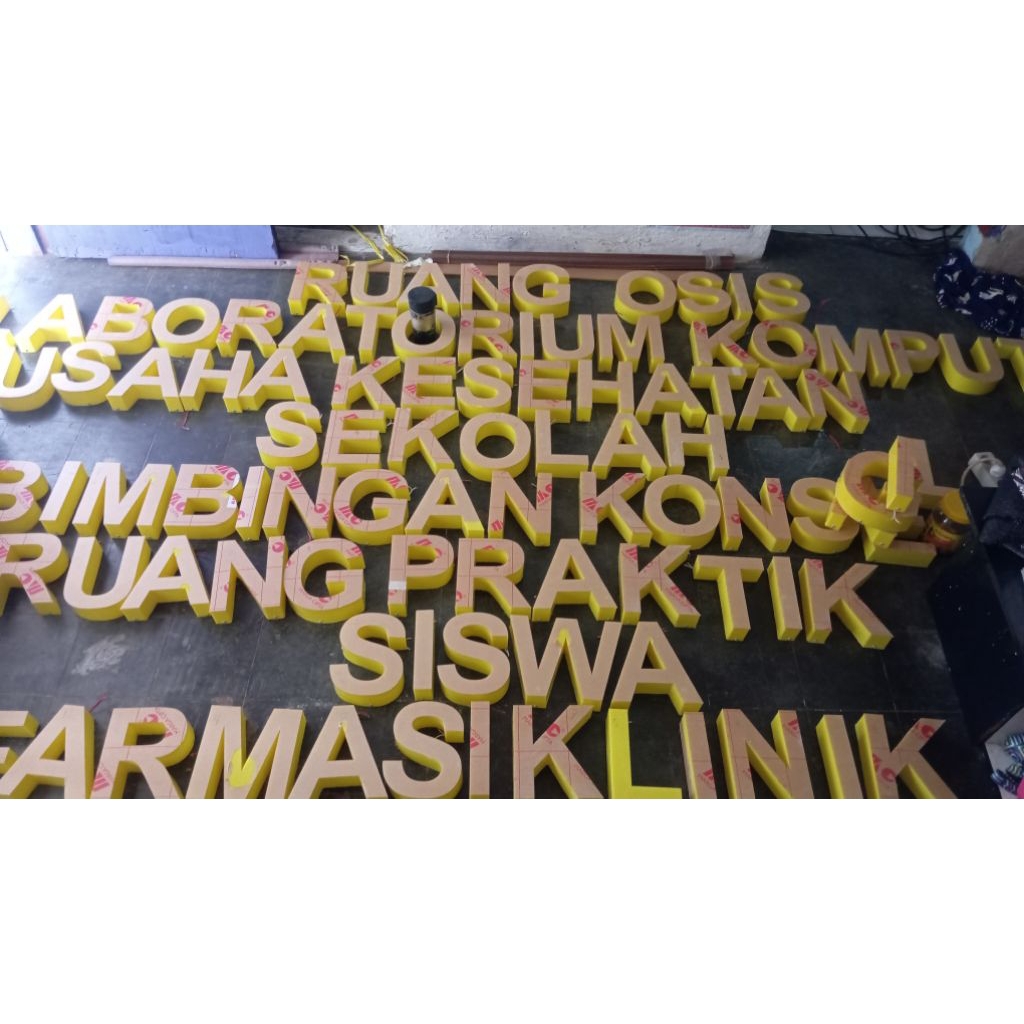 huruf timbul akrilik nyala