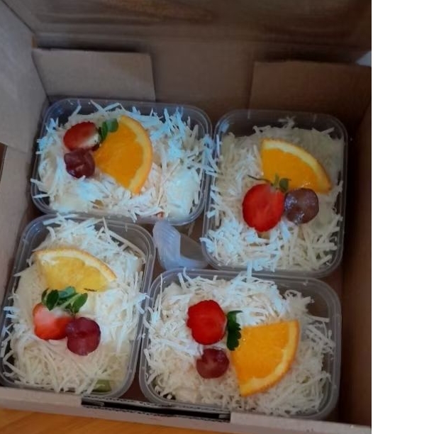 hampers salad buah isi 4 .