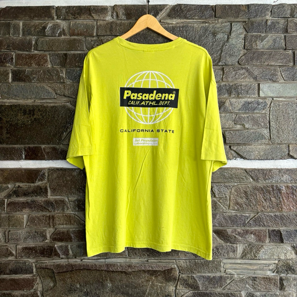 WHO AU • Pasadena Los Angeles Oversized Tee / Tshirt / Kaos Size L fit XL (76x59cm) Oversized Street