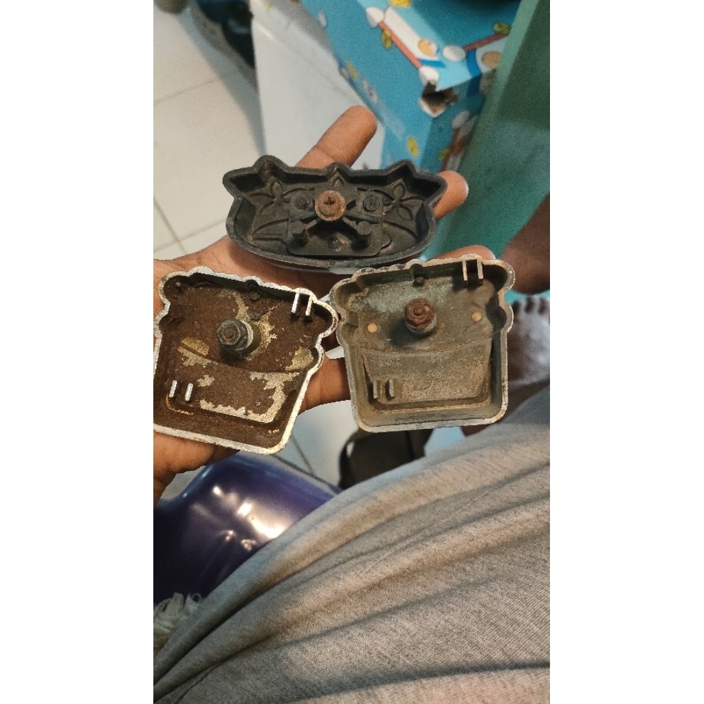 emblem grill corolla ke30