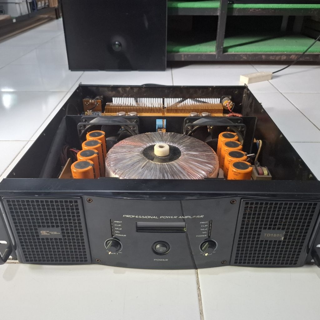 Power Amplifier Sound Clarity TD 1800 Second