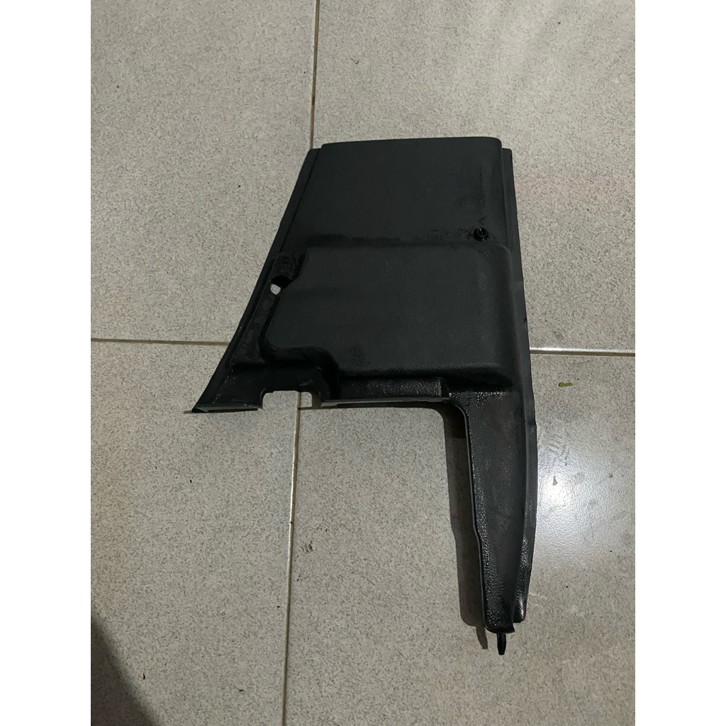 Cover Seatbelt Kanan Pilar B Granmax Minibus