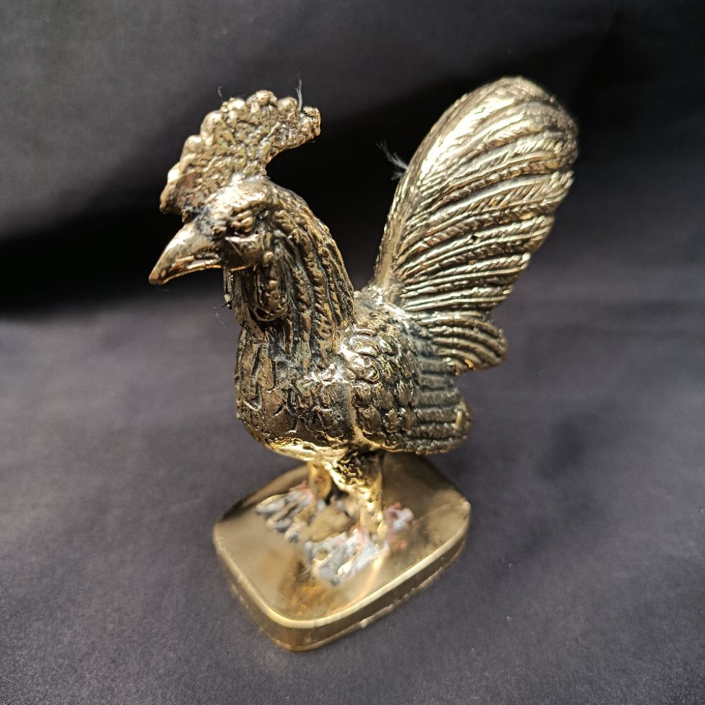 Patung Ayam Jago Warna Kuning Emas Bahan Kuningan
