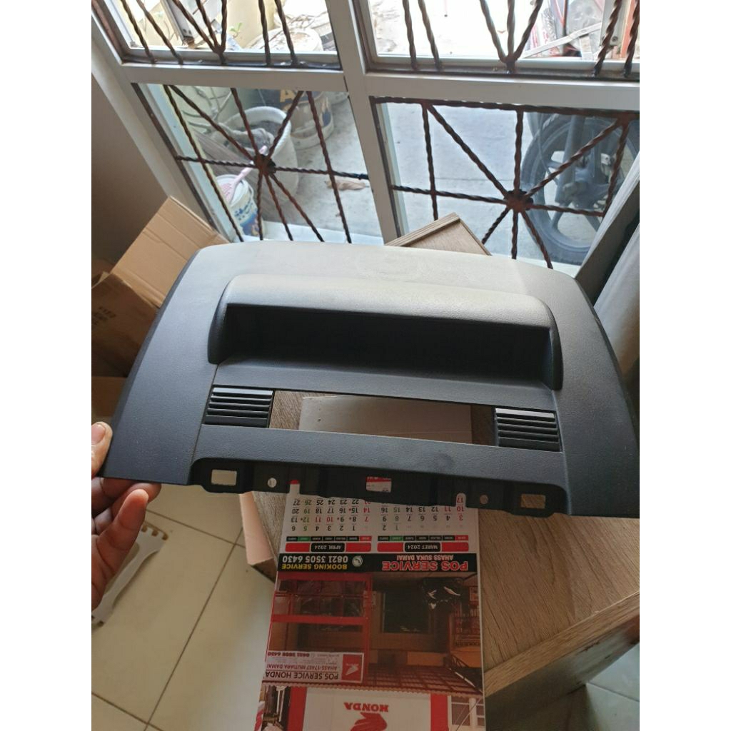 Cover dash tengah atas mazda 5 2008