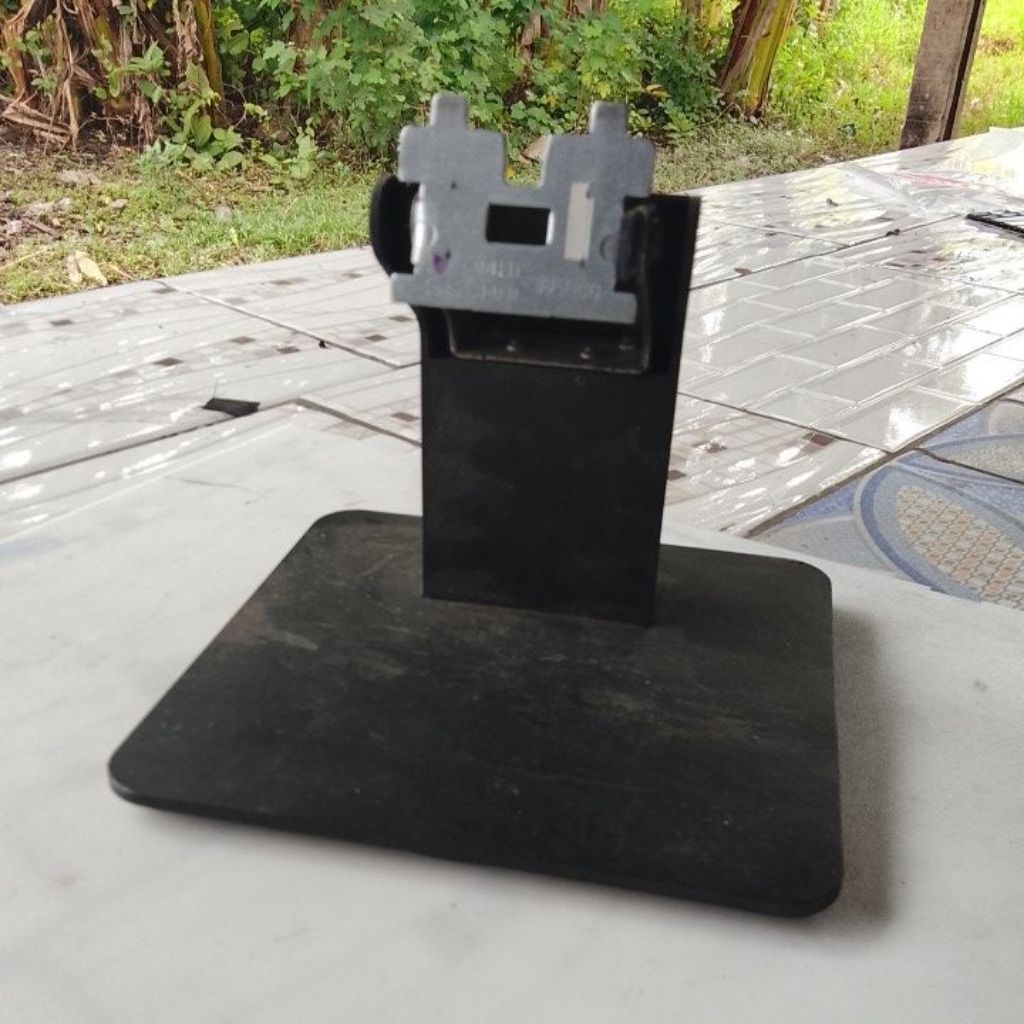 Kaki Monitor Dell E1914HF