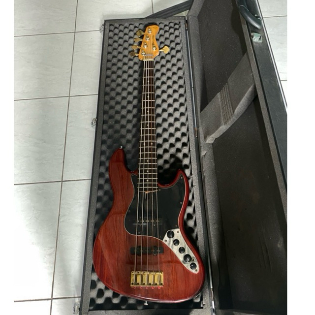 BASS SIRE  V3 5 string Active + Hardcase