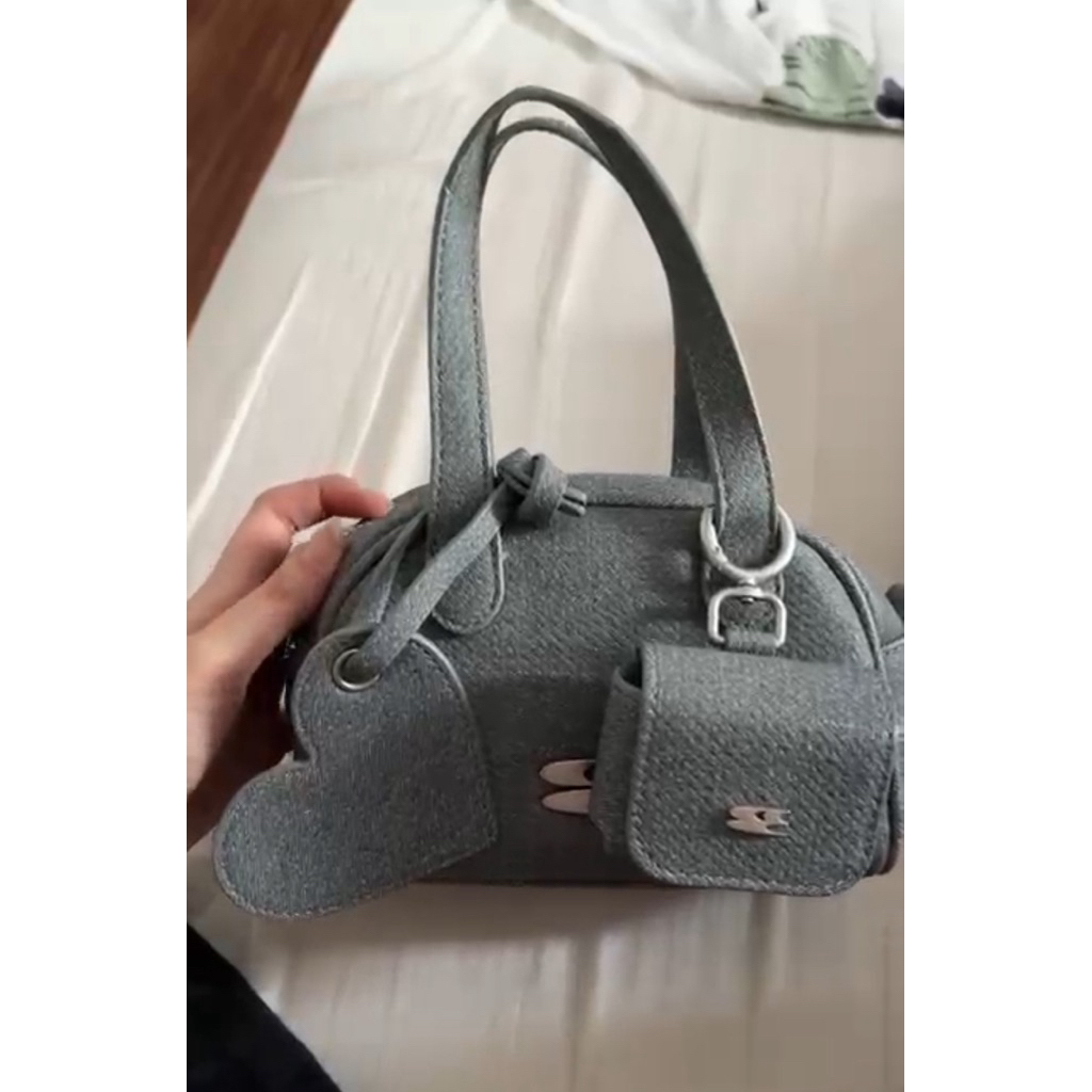 [PRELOVED] Crying Center bag (bahan jeans) | tas wanita | tas murah | women fashion | aksesoris | ta