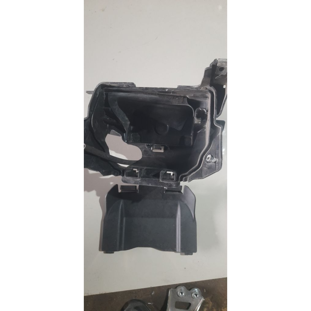 bok aki accu honda pcx150  plus tutup original