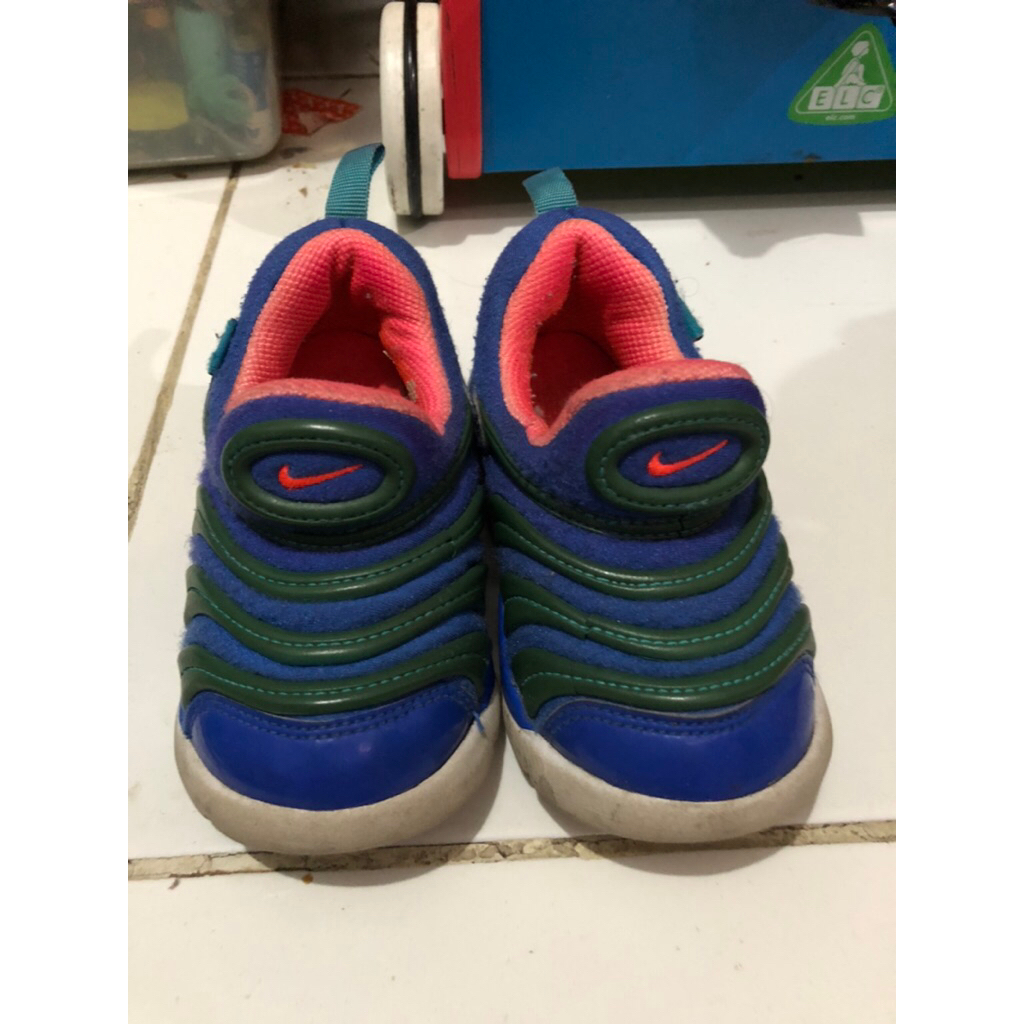 sepatu anak-anak Nike Dynamo Free