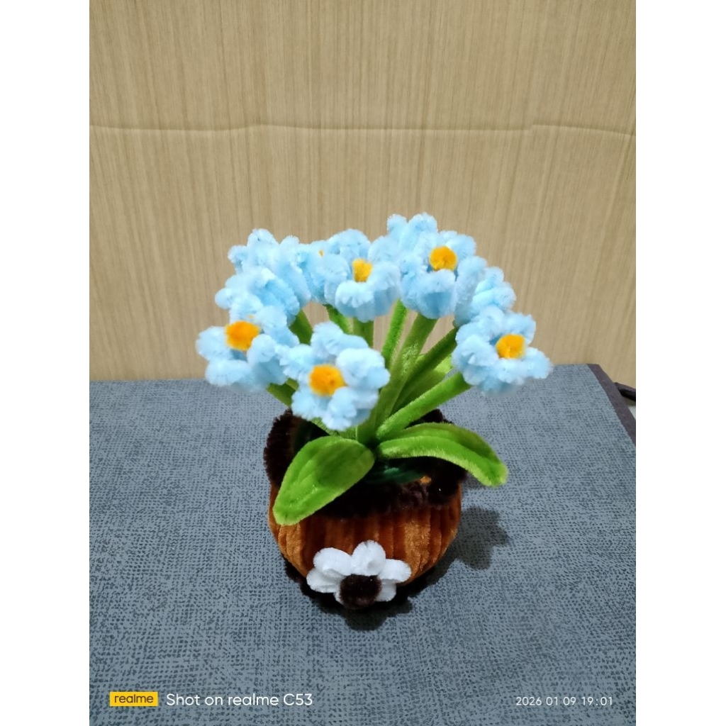 bunga mini kawat bulu untuk hiasan meja dan lemari kecil