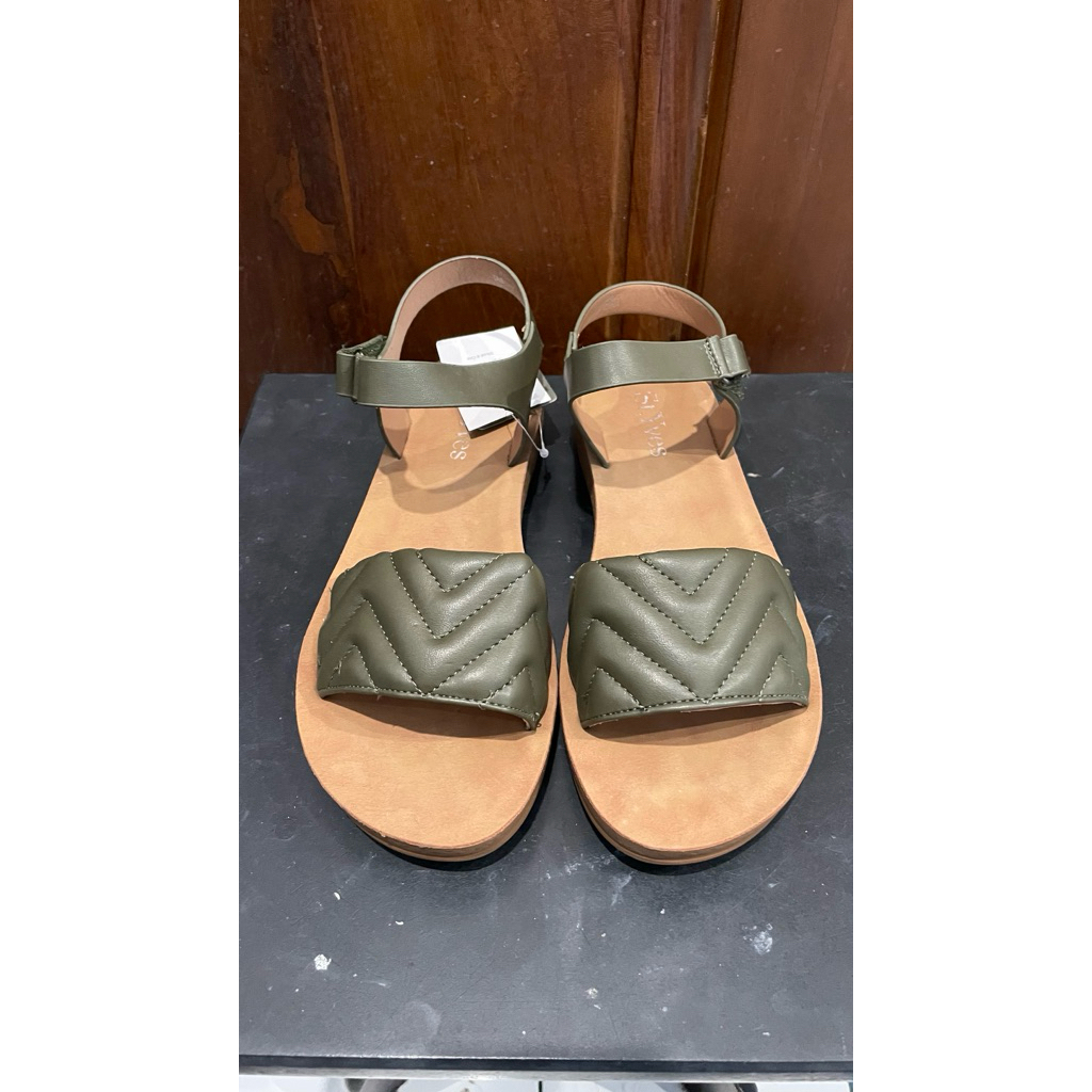 Sandal Flat St.Yves