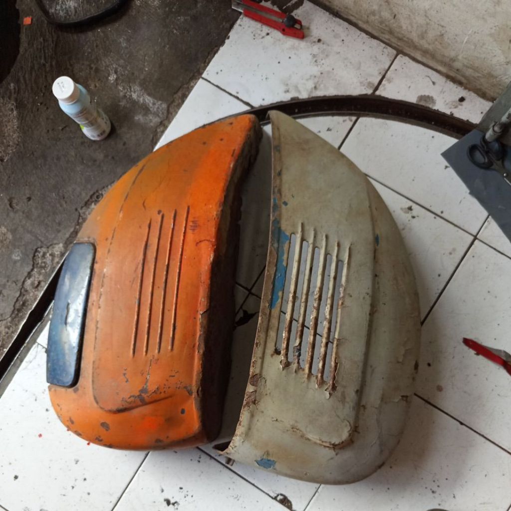 Tepong dop kanan kiri vespa super original cabutan