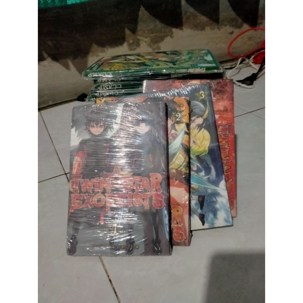 Komik Twin Star Exorcists