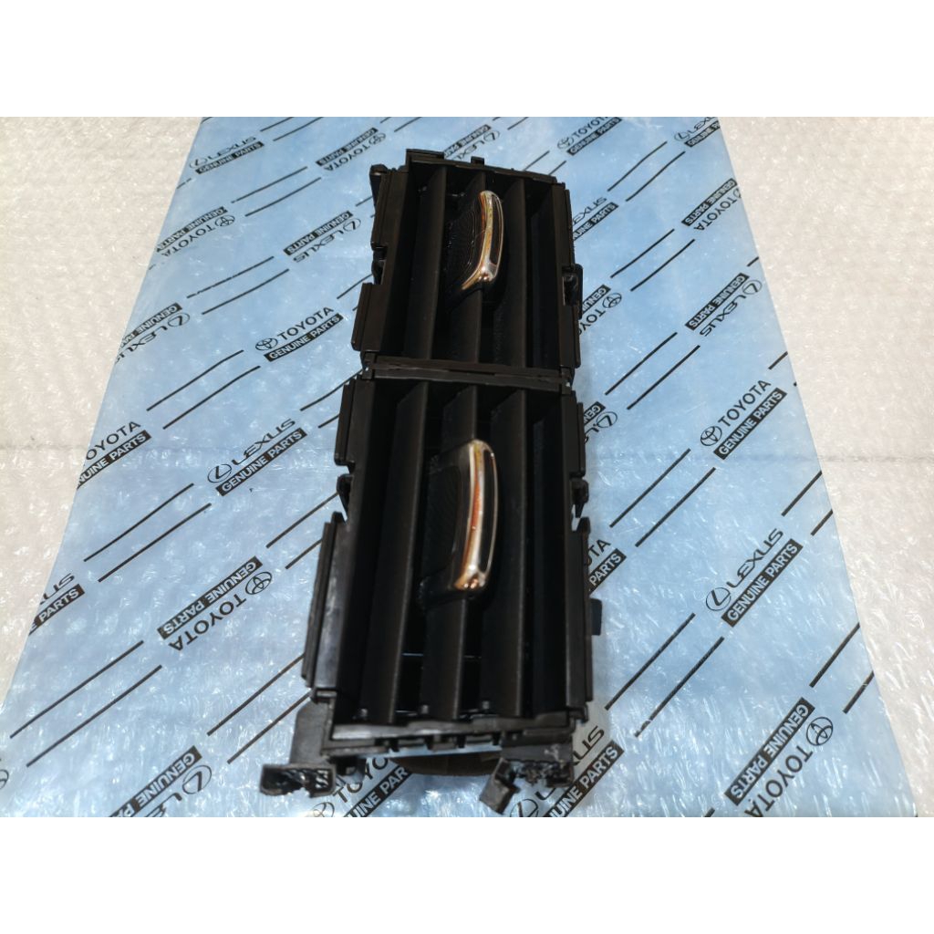 kisi kisi AC bagian dashboard Vios Yaris original