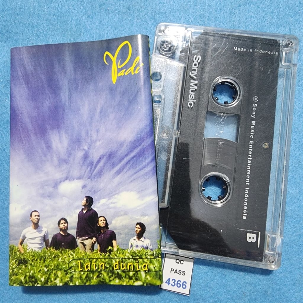 Kaset pita Padi / Lain Dunia
