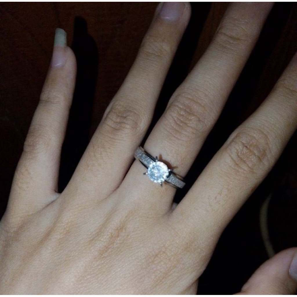 cincin emas putih