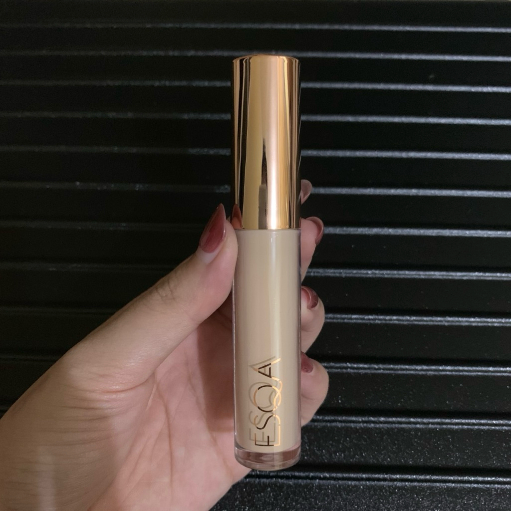 ESQA liquid concealer vanilla & truffle