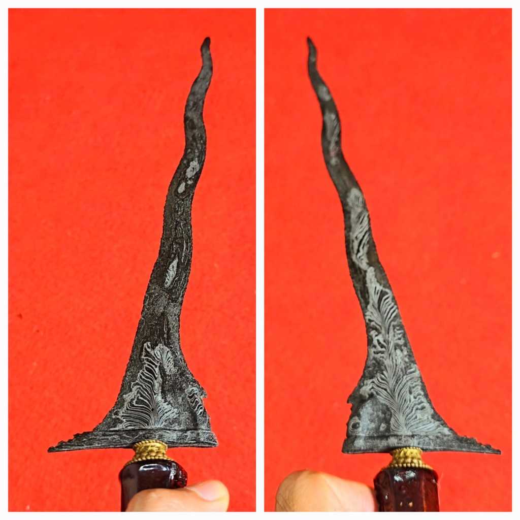 PUSAKA KERIS CARUBUK LUK 7 SEPUH PAMOR MIRING/BLARAK - Est. MAJAPAHIT