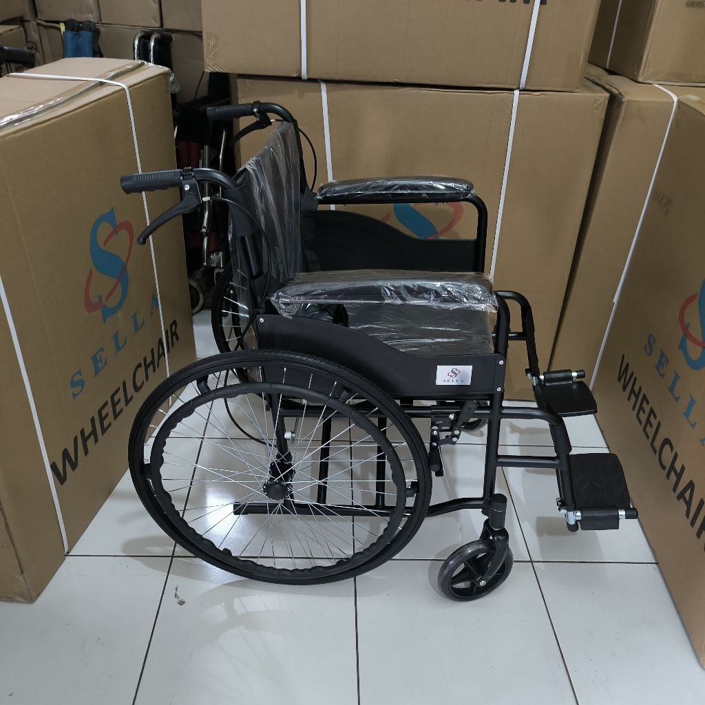 Kursi roda standar kursi roda medis lipat jok tebal ban karet mati di pakai mandi beban max 100kg