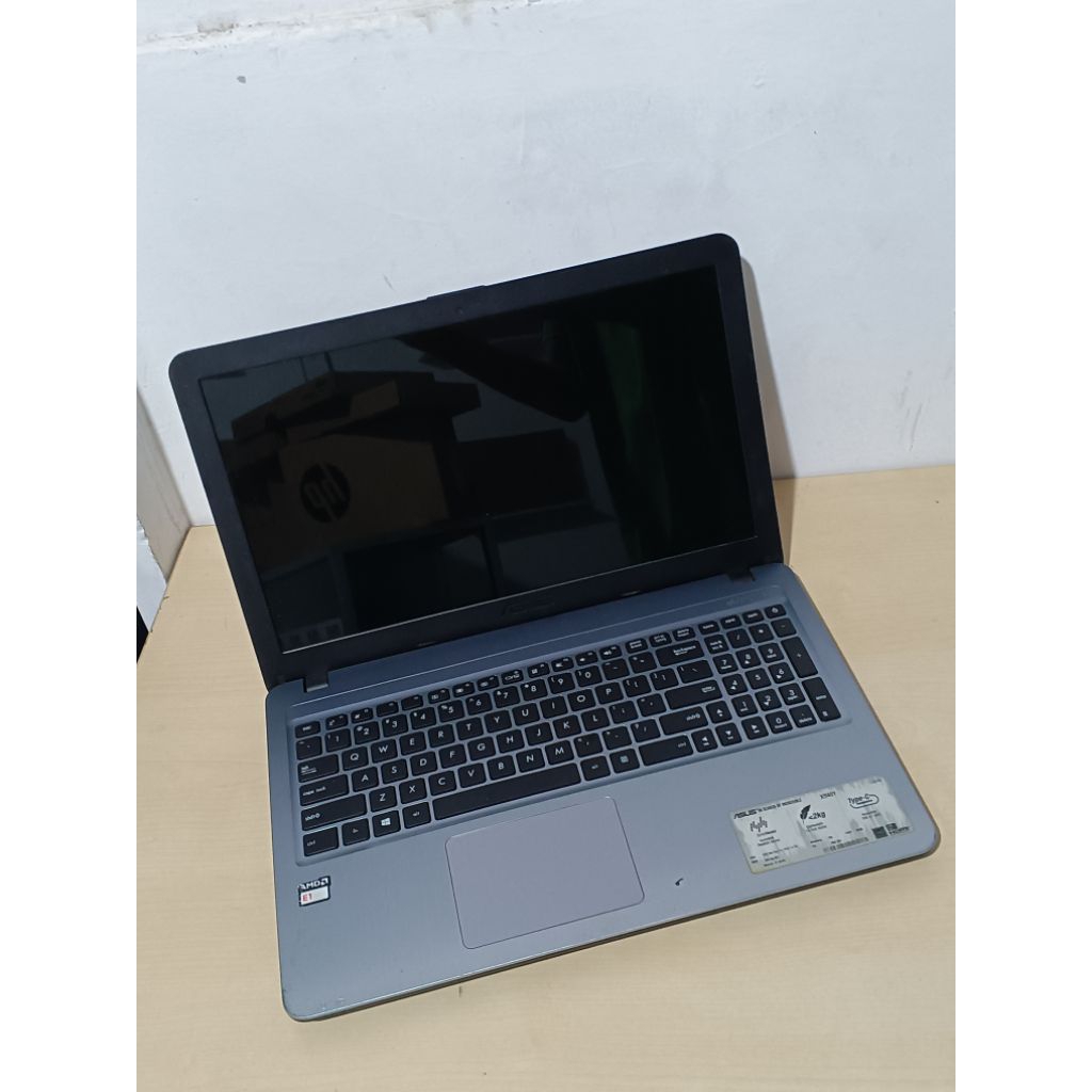 ASUS X540Y AMD E1 RAM 2/500GB