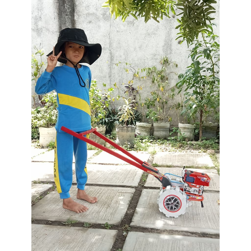 miniatur traktor mini, traktor mainan anak , traktor kayu, mainan tradisional